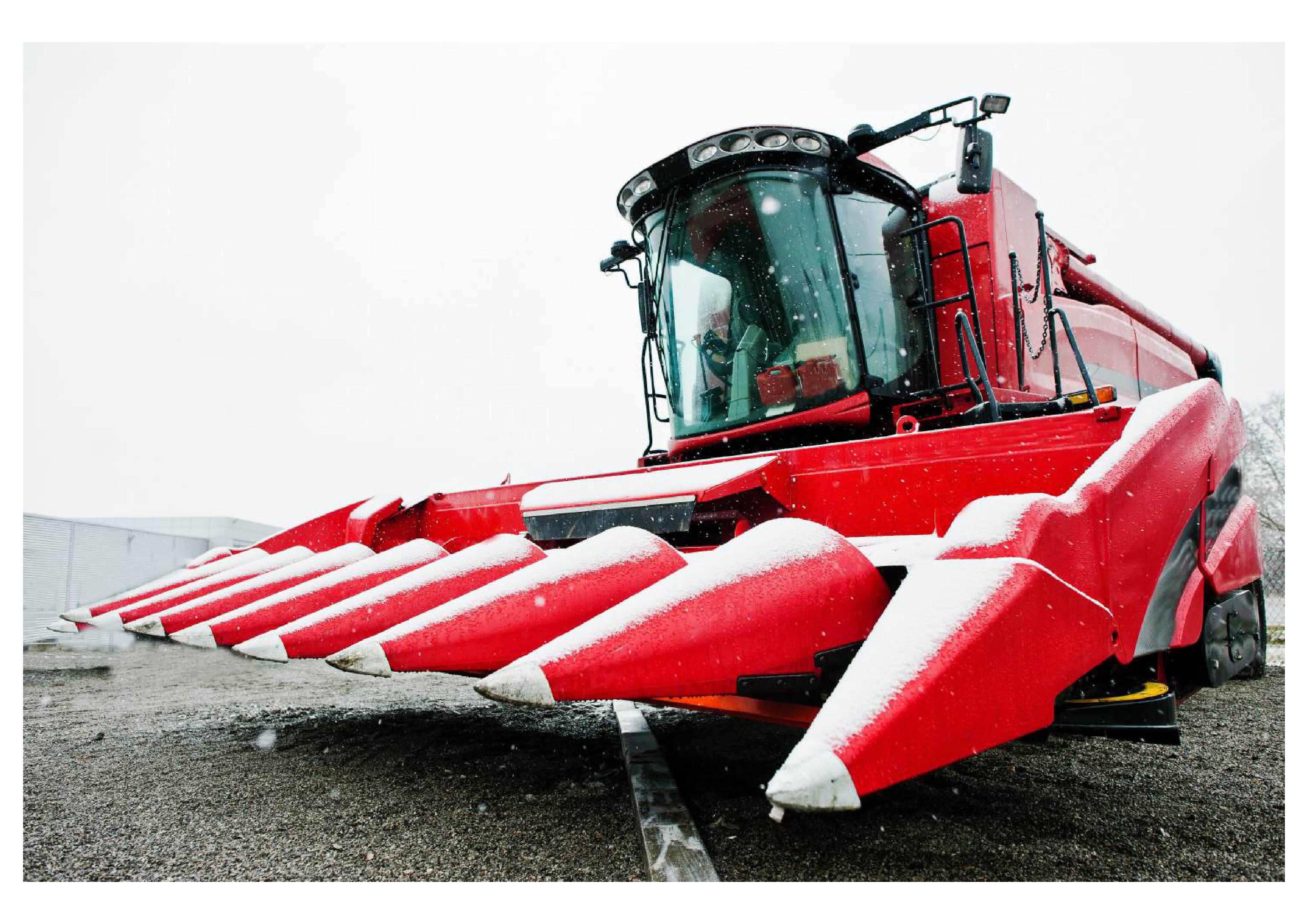 new-red-combine-harvester-snowy-weather-comprimido.jpg